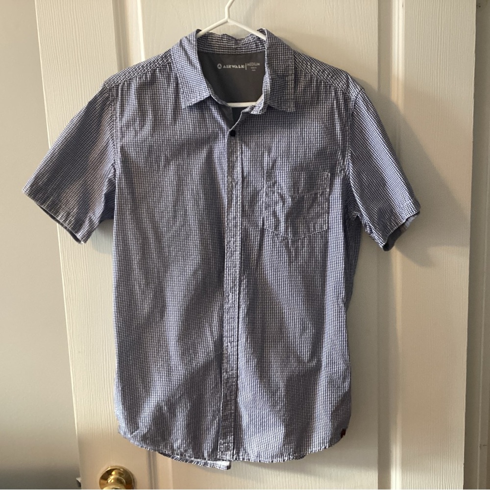 Men’s Airwalk Shirt.  B5